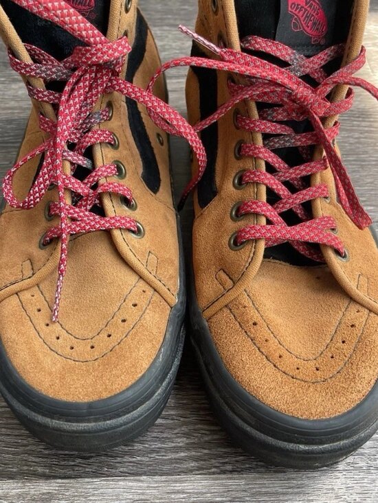 Athletic_Shoes